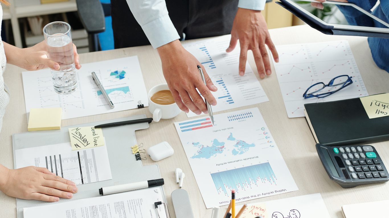 会議と資料の写真