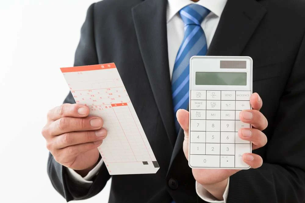 経理雇用とアウトソーシングの費用の違い